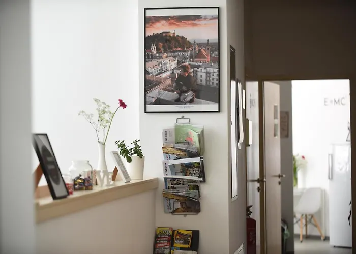 Ms Sparrow Любляна