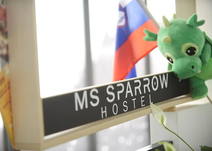 Ms Sparrow Хостел *